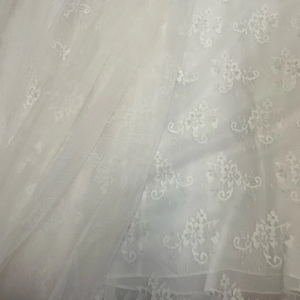 Stunning BCBG Maxazria dress - Picture 7 of 10
